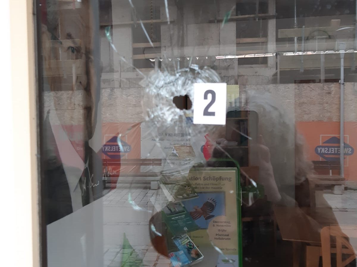 Auch das Parteilokal der Grünen wurde angegriffen.