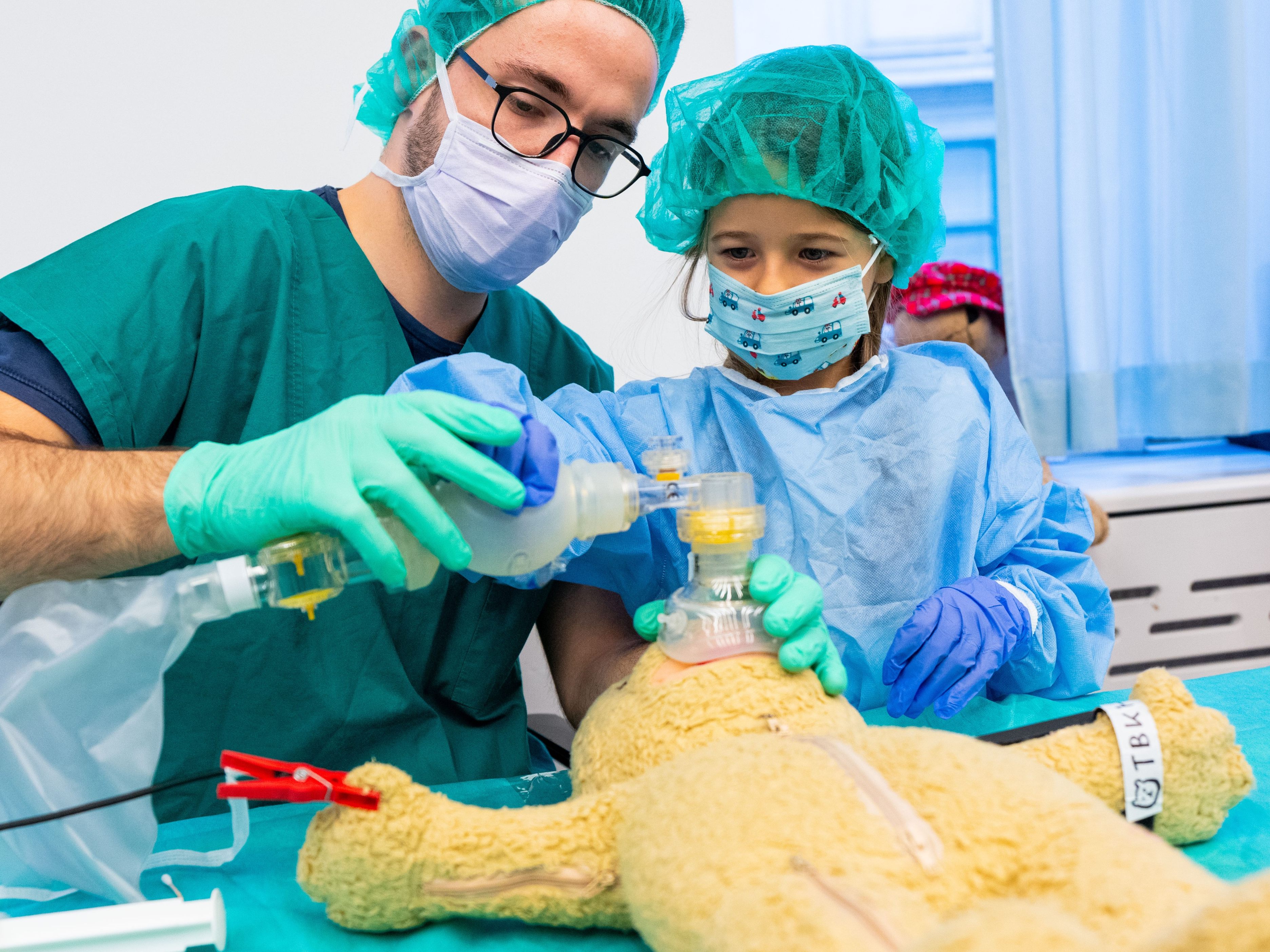 Angst vorm Spital? In Wien helfen Teddys beim Arztbesuch