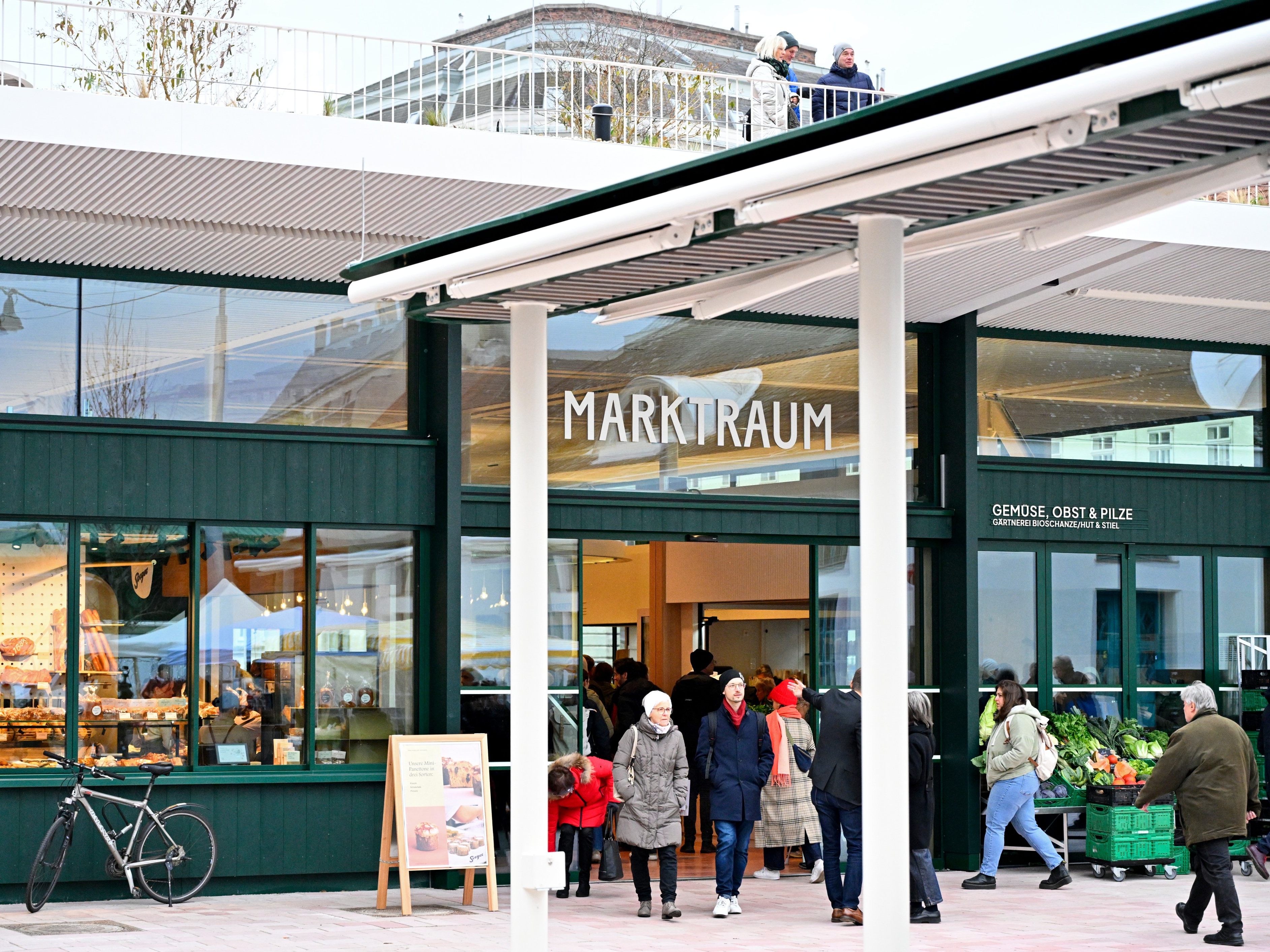 Die neue Halle am Wiener Naschmarkt wird gut angenommen.