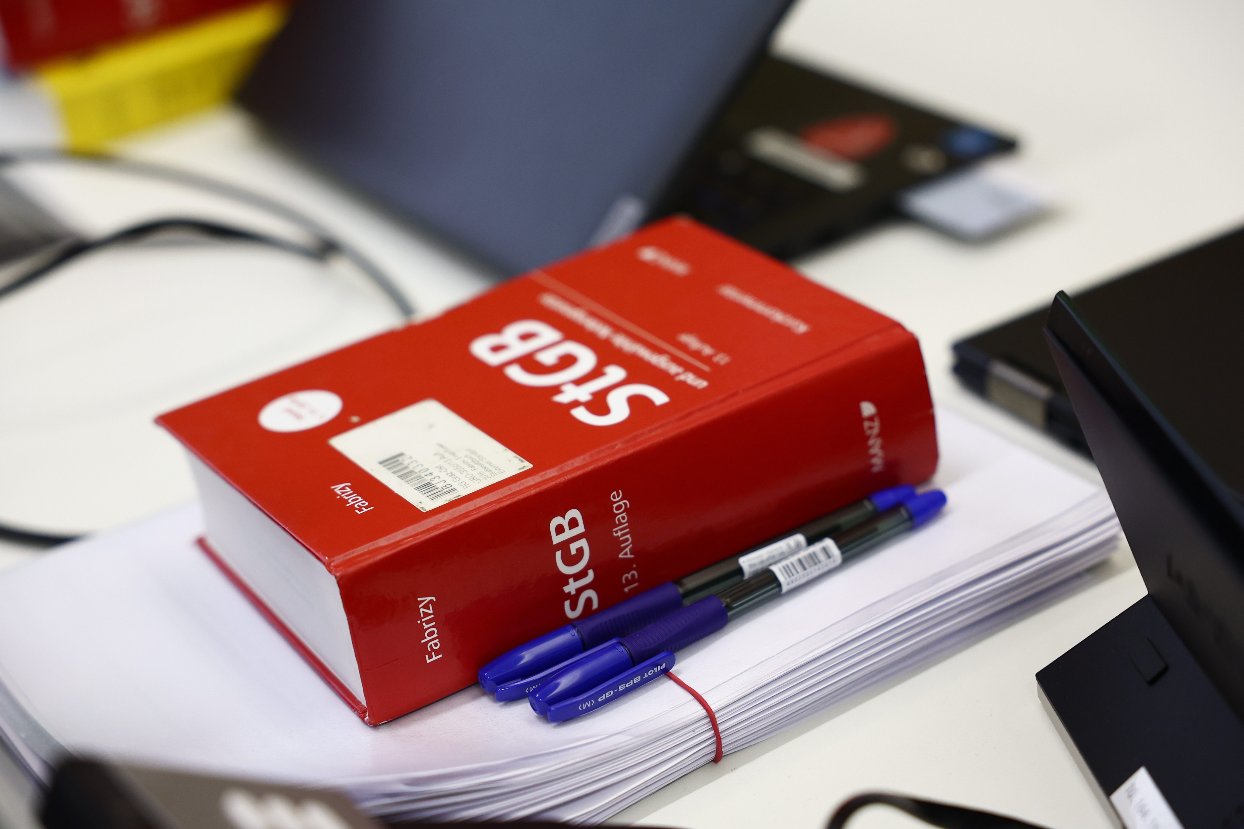 V Dunaju vložena obtožnica po smrti 14-letnice zaradi prevelikega odmerka drog