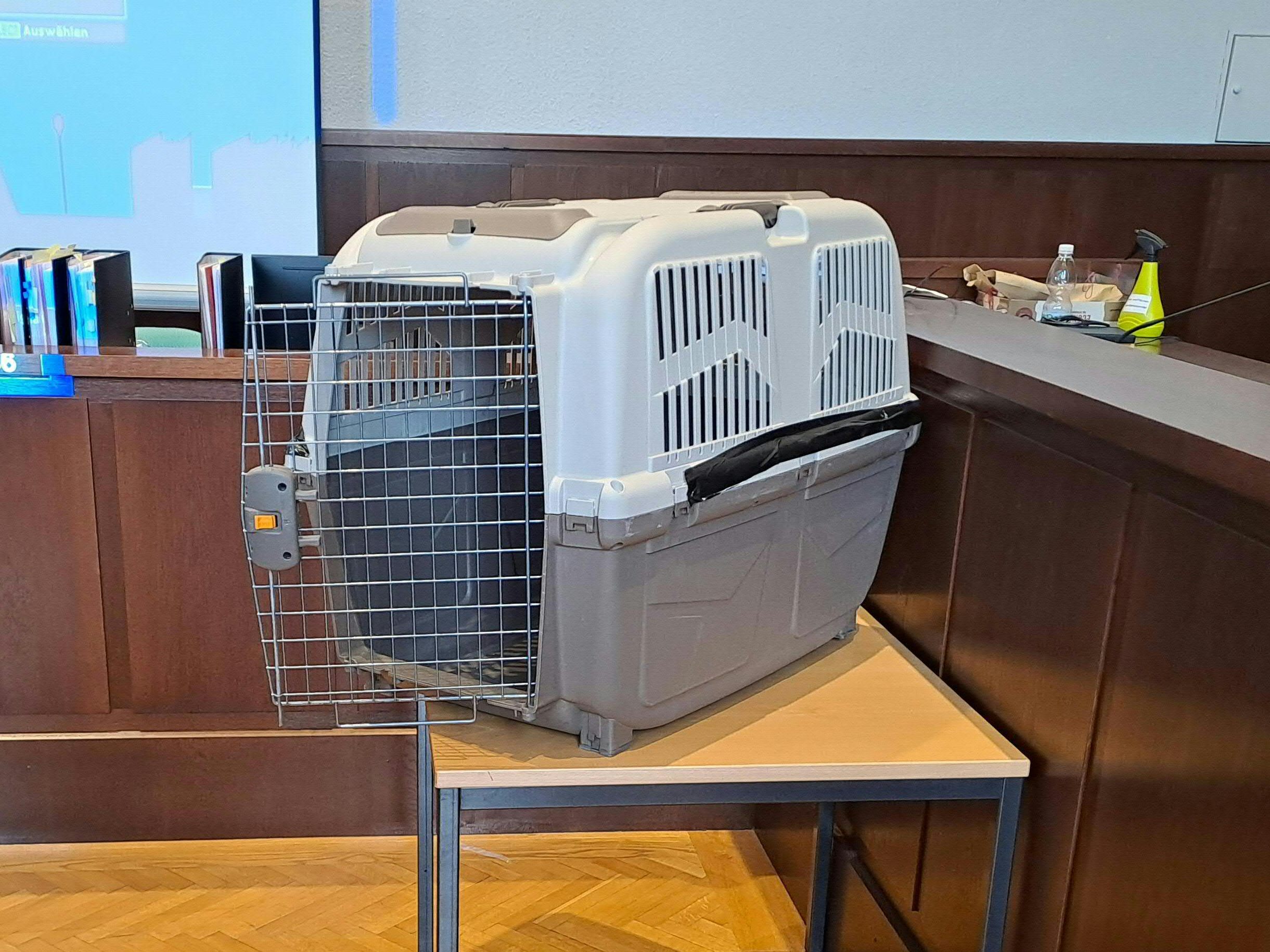 Der Zivilprozess wurde auf unbestimmte Zeit vertagt.