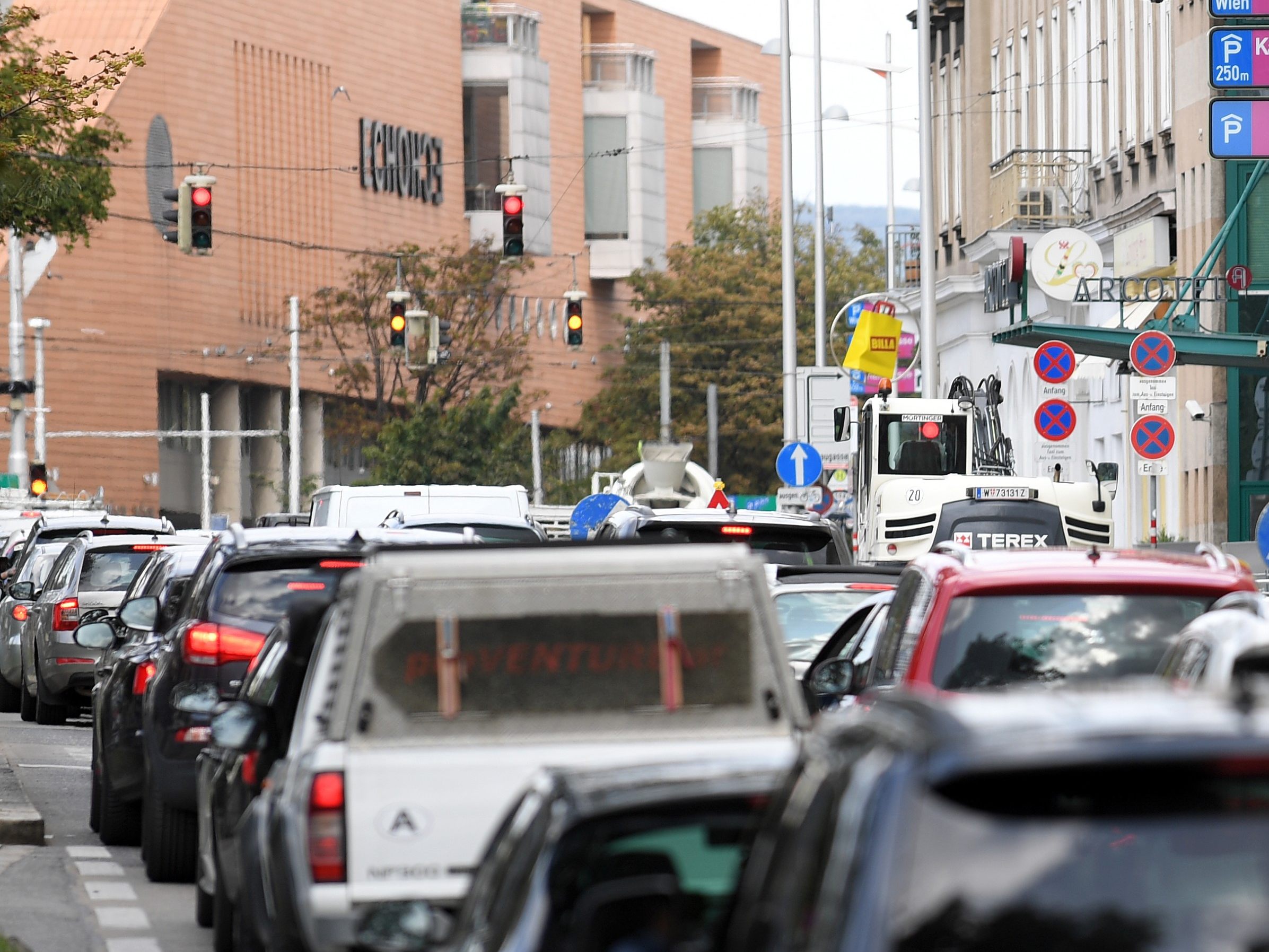 Kommendes Wochenende ist wieder mit Verkehrsverzögerungen in und um Wien zu rechnen, warnt der ARBÖ.