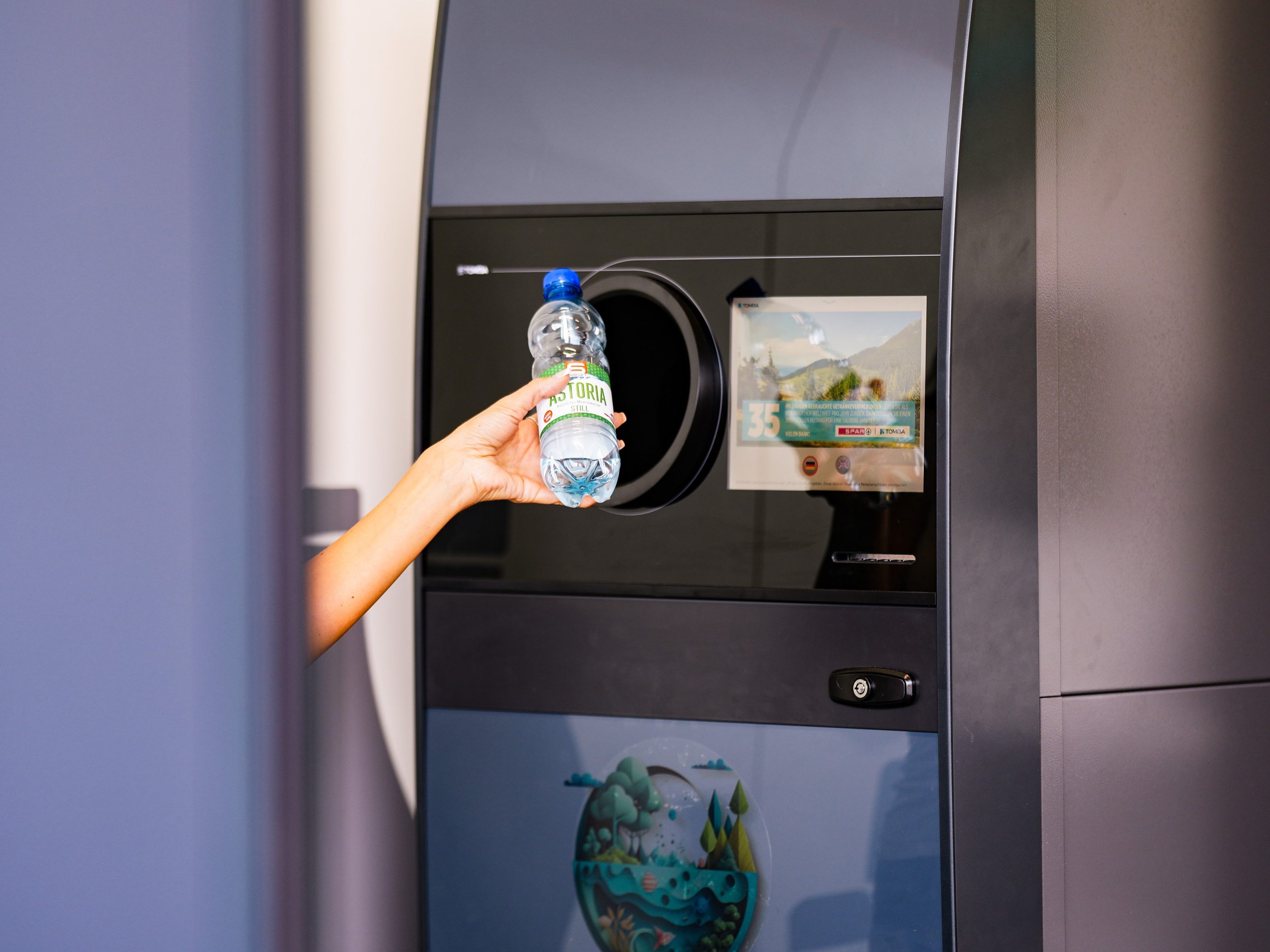 Einem Ladendetektiv fiel die Manipulation des Pfandautomaten auf.