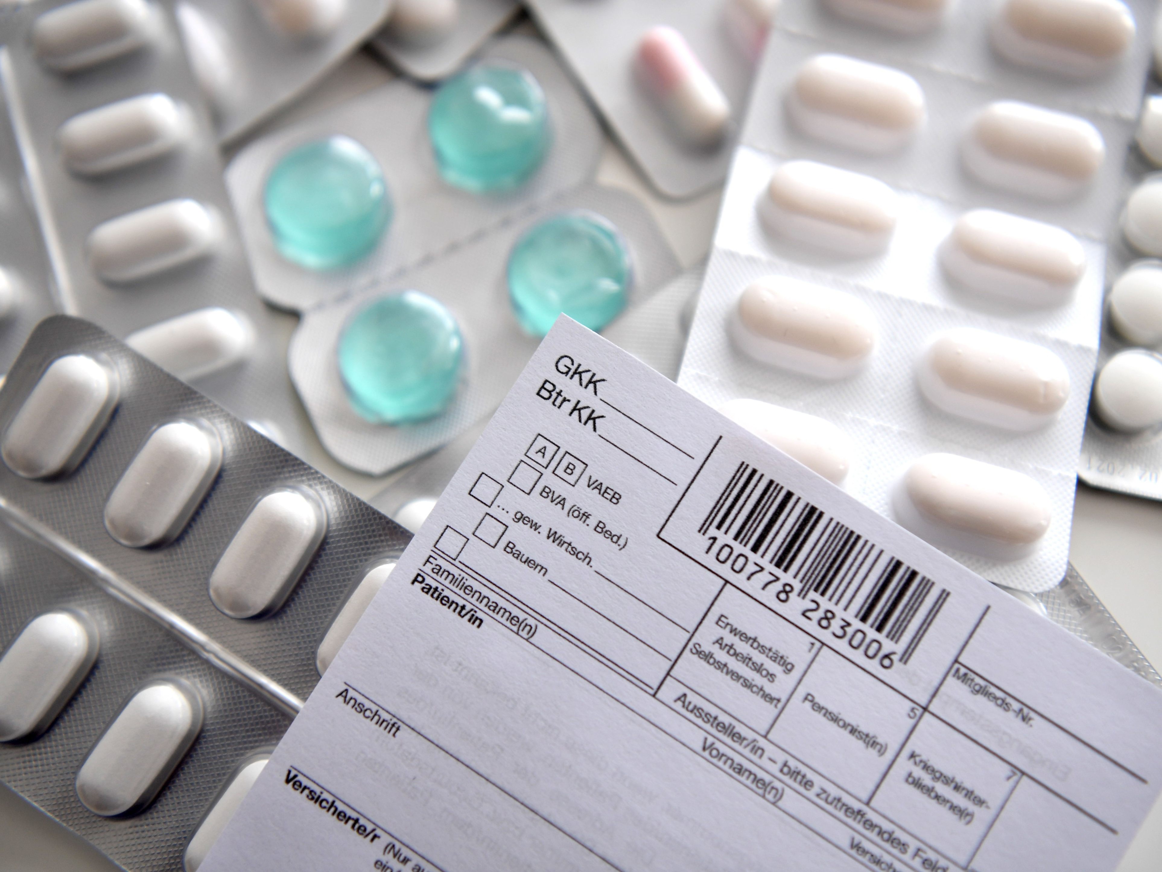 Eine 33-Jährige soll zahlreiche gefälschte Rezepte in Wiener Apotheken gebracht haben.