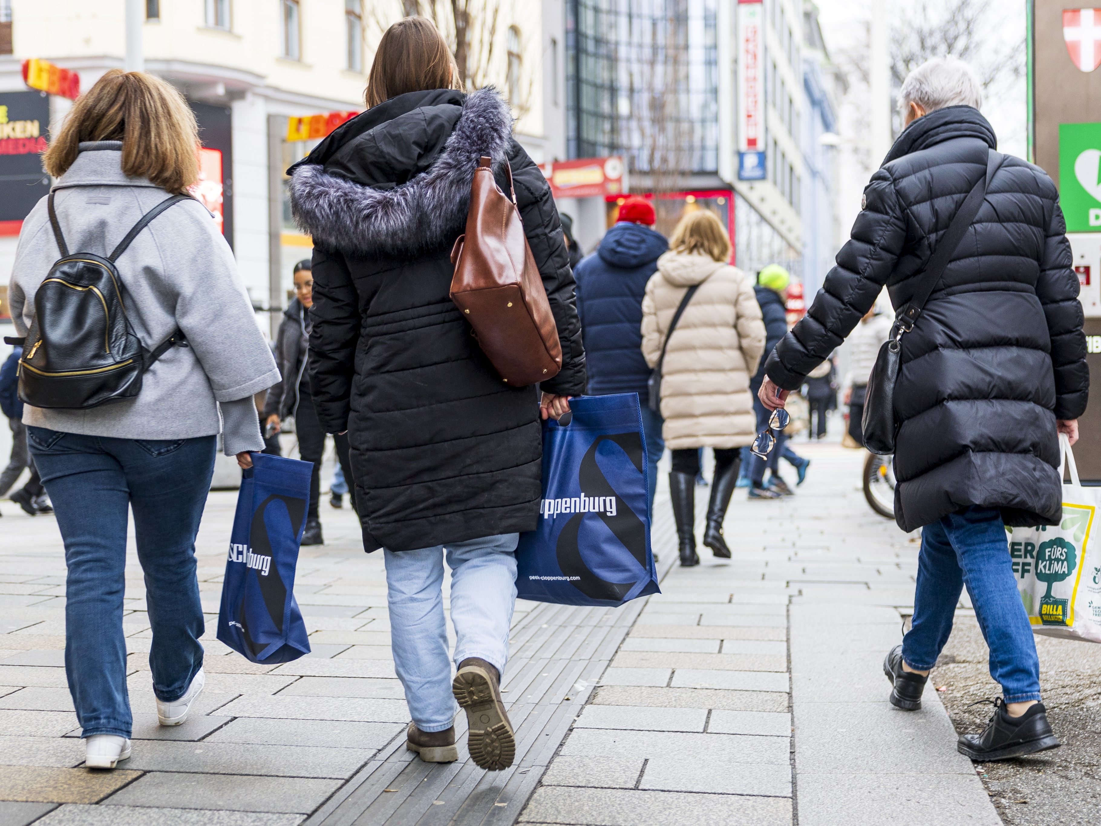 Die Adventsamstage kurbelten den Einzelhandel an.