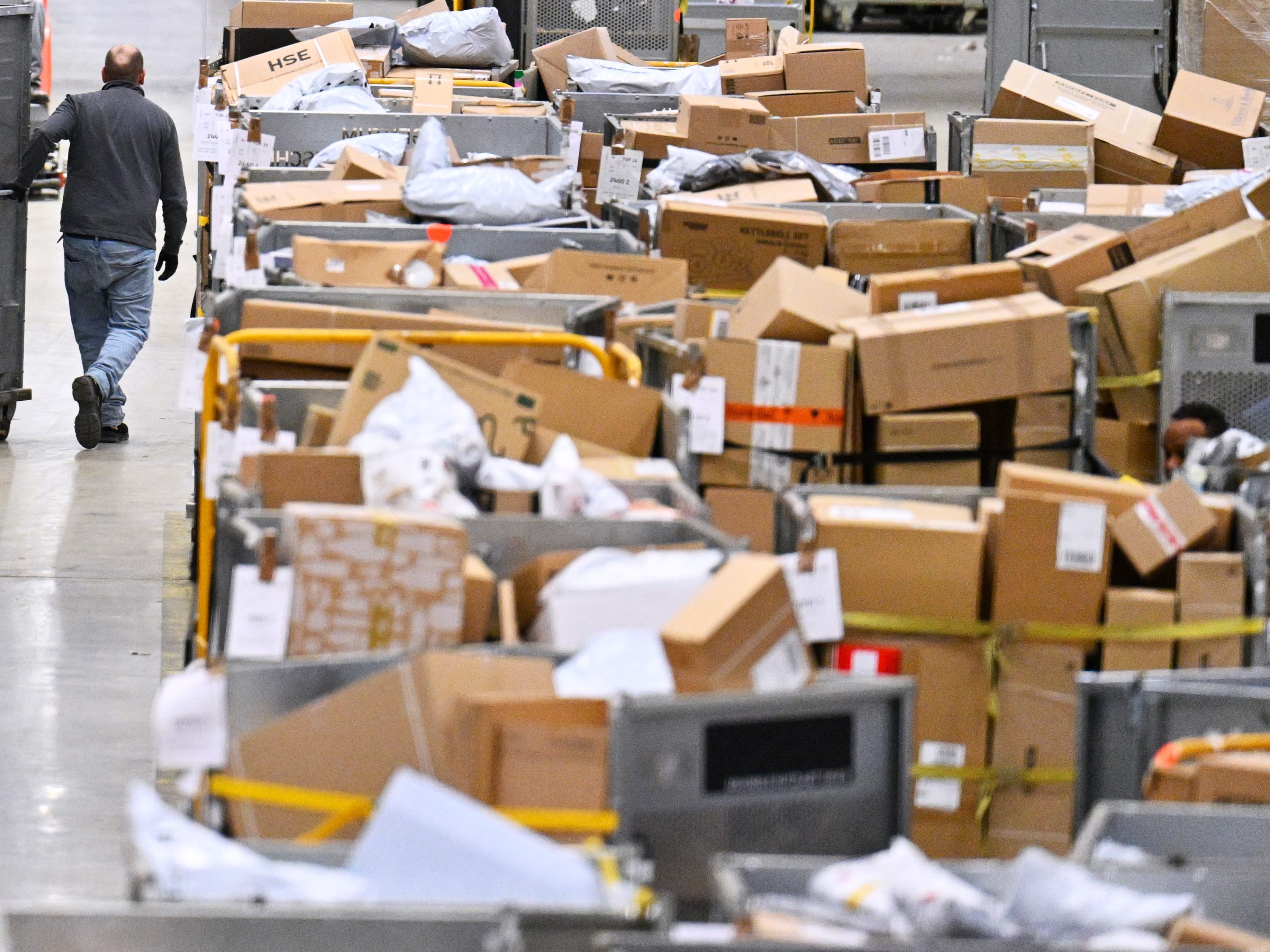 Die AK Wien kritisiert erneut die Arbeitsbedingungen in der Paketbranche.