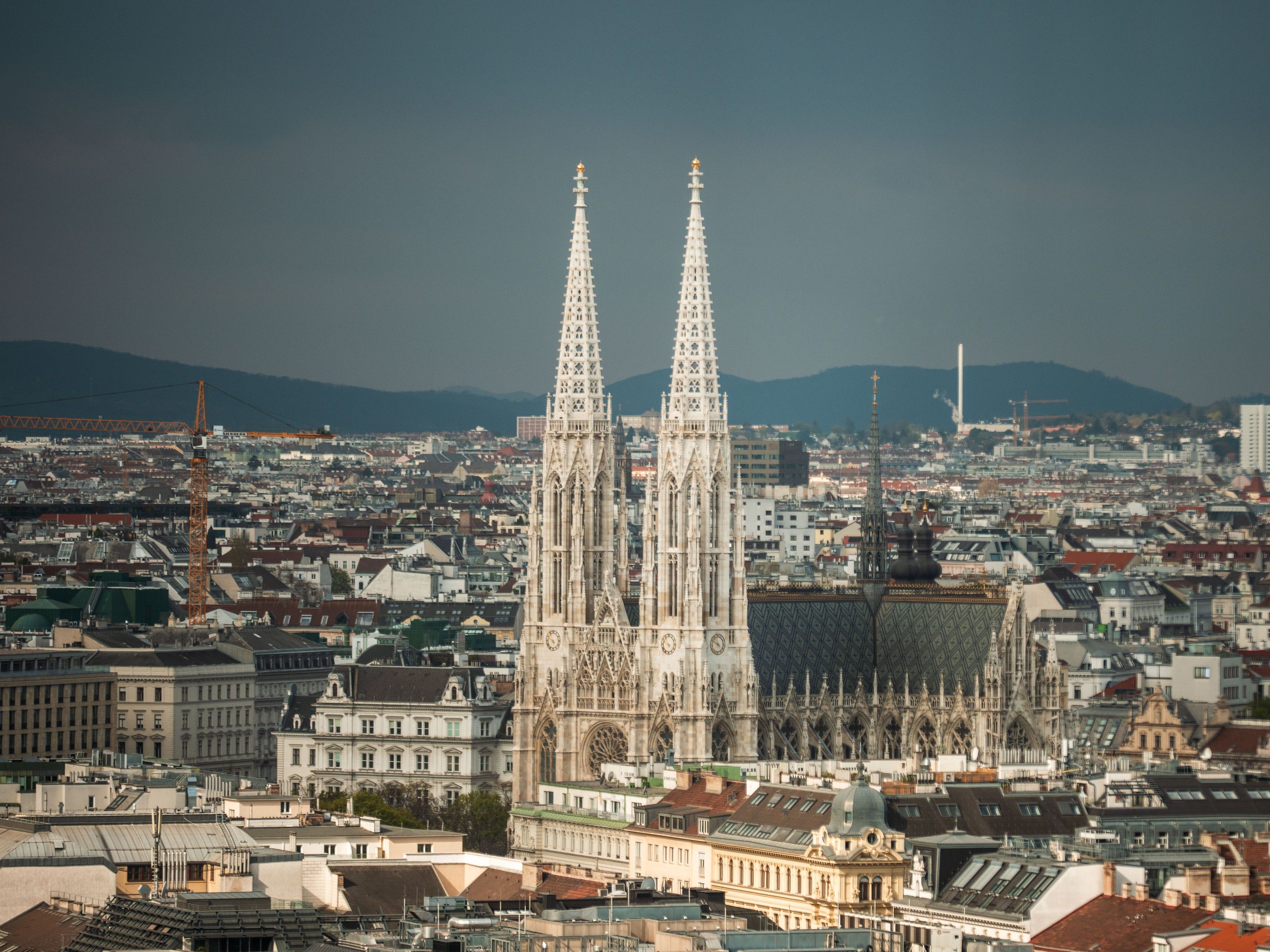 Die "Unendlichkeit des Lichtes" strahlt bald von den Türmen der Votivkirche.