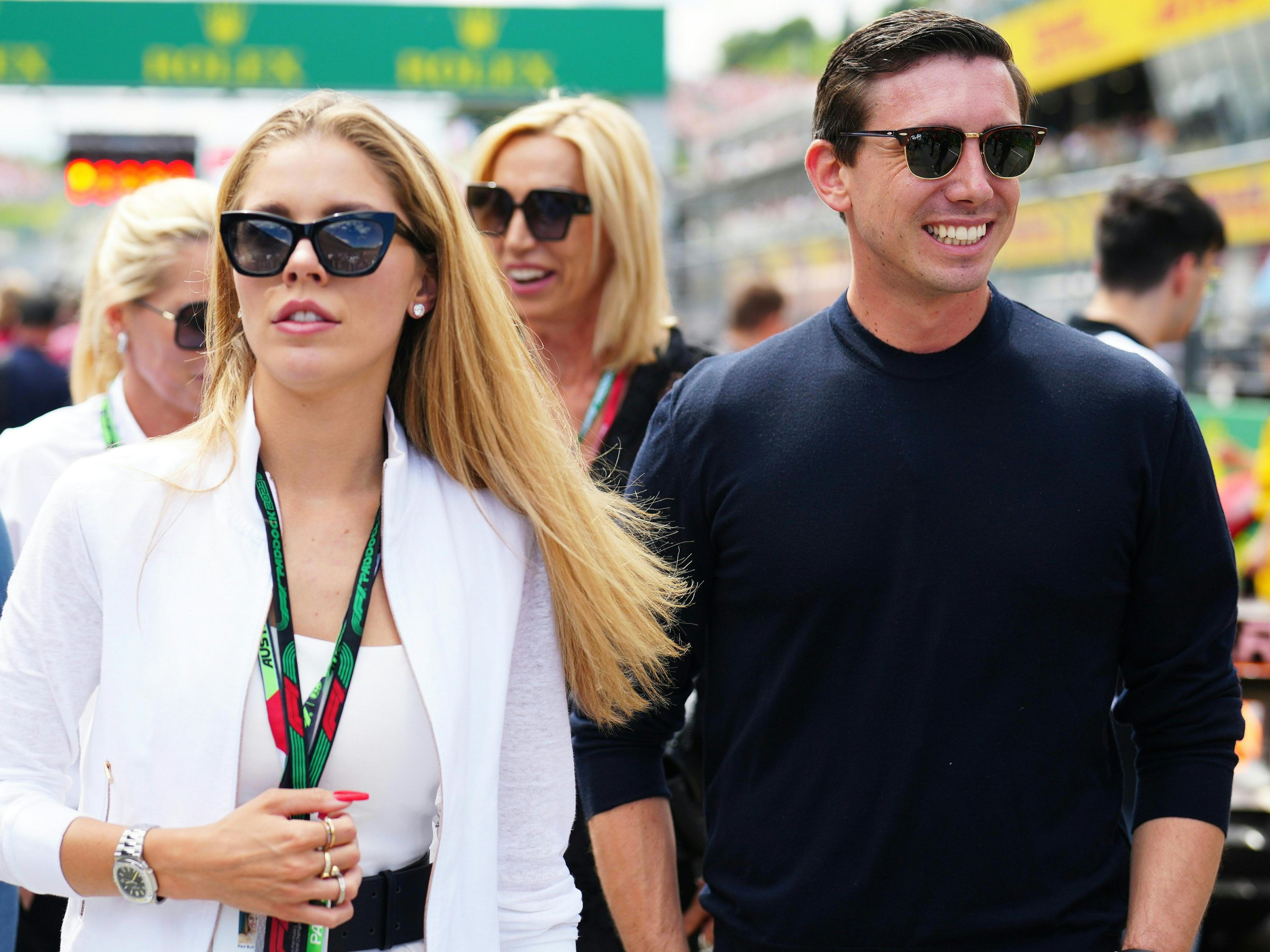 Mark Mateschitz und Victoria Swarovski nehmen 2026 unter Pseudonym an der Rallye Dakar teil.