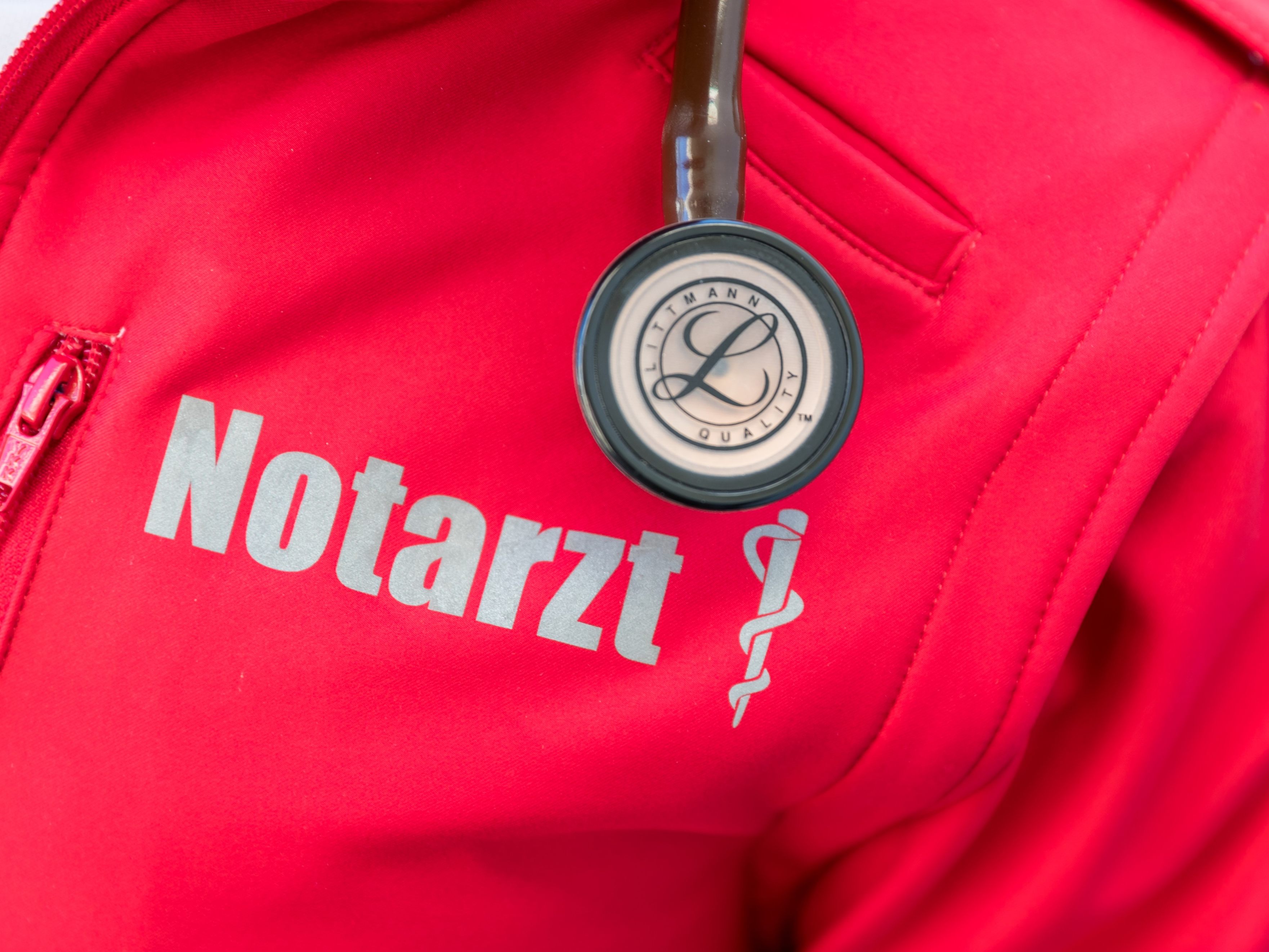 Der Jugendliche erlag im Krankenhaus seinen schweren Verletzungen.