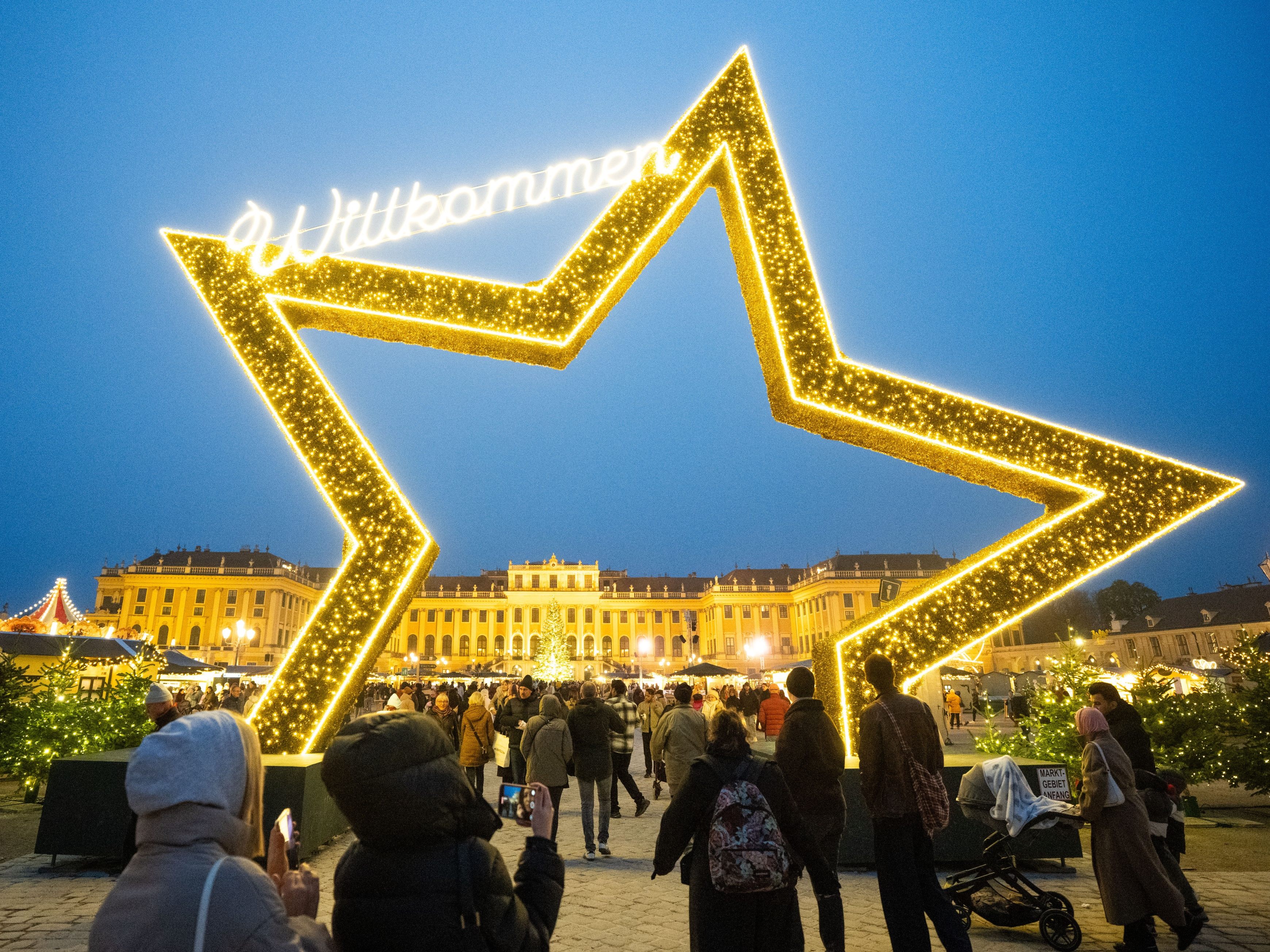 Der ÖAMTC rät dringend davon ab, per Auto zu Wiens Adventmärkten zu fahren.