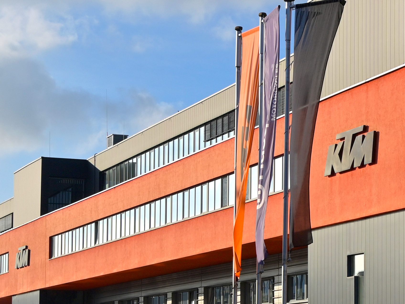 KTM-Rückruf für vier Modelle wegen Seitenständerfeder.