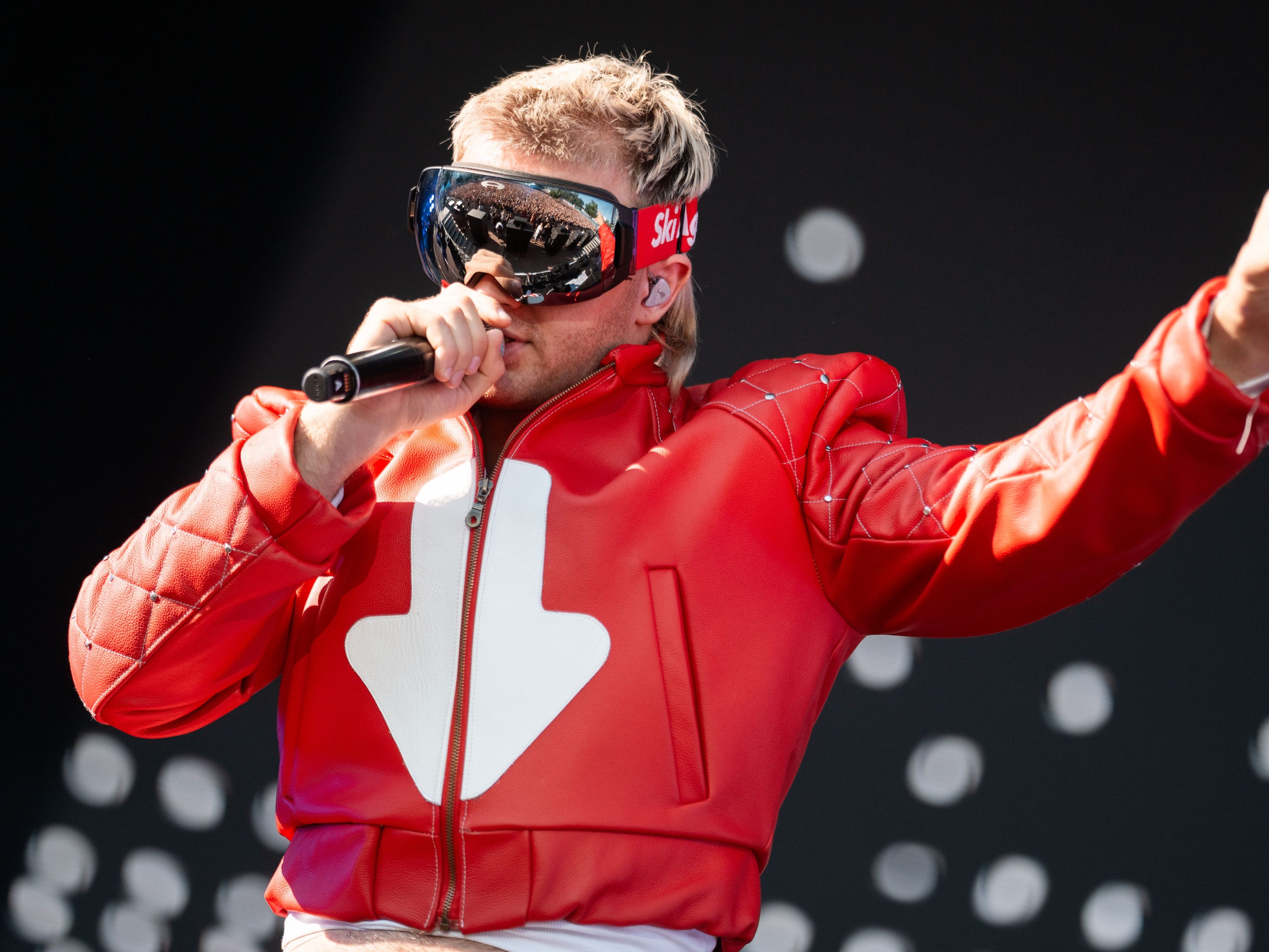 Ski Aggu kündigt Auszeit an.