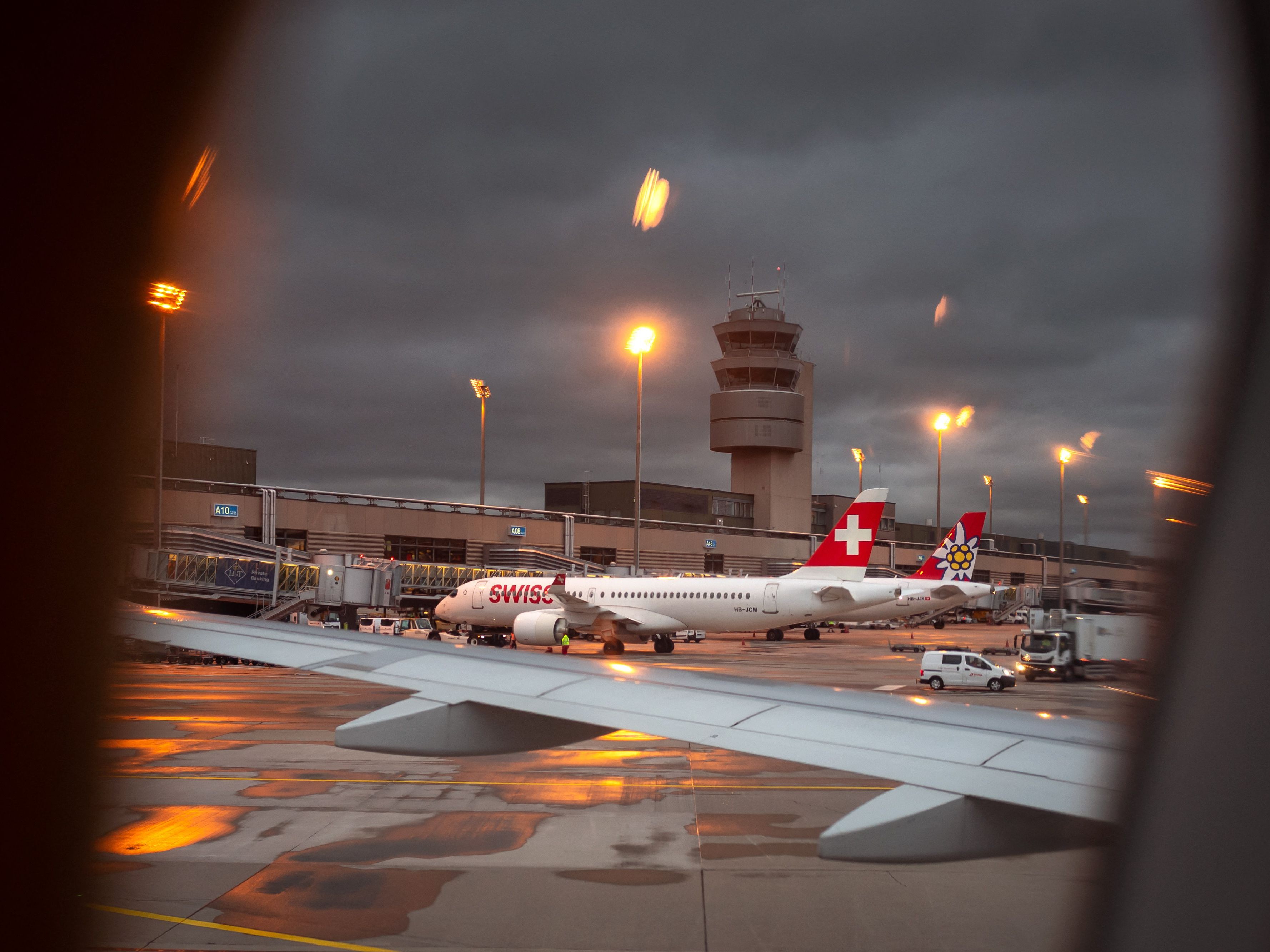 Wegen eines Stromausfalls blieb die Gepäcksortieranlage am Flughafen Zürich vorübergehend außer Betrieb. Mehrere Flüge starteten ohne aufgegebenes Gepäck.