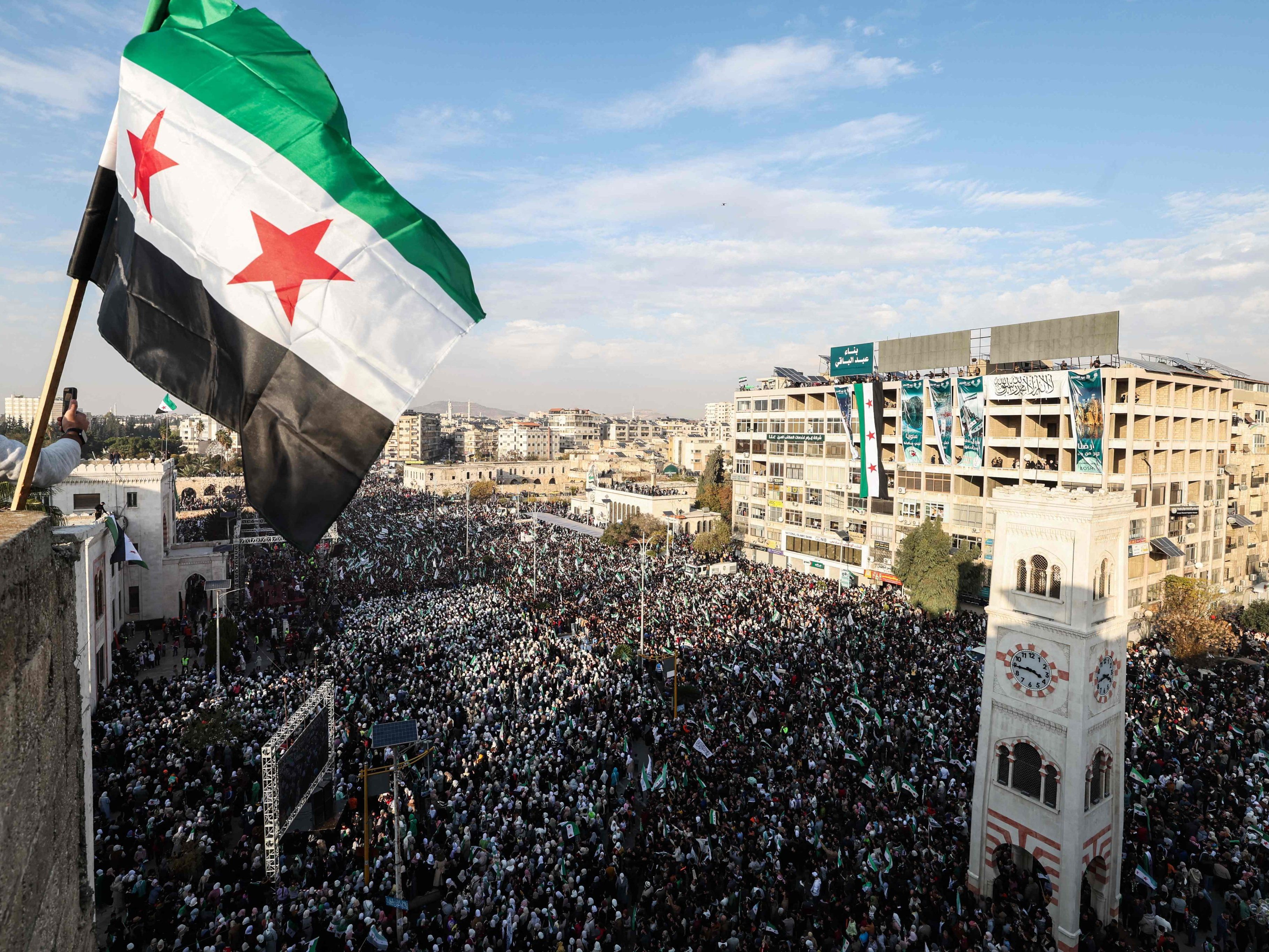 Tausende Syrer feierten das einjährige Jubiläum des Regimesturzes.