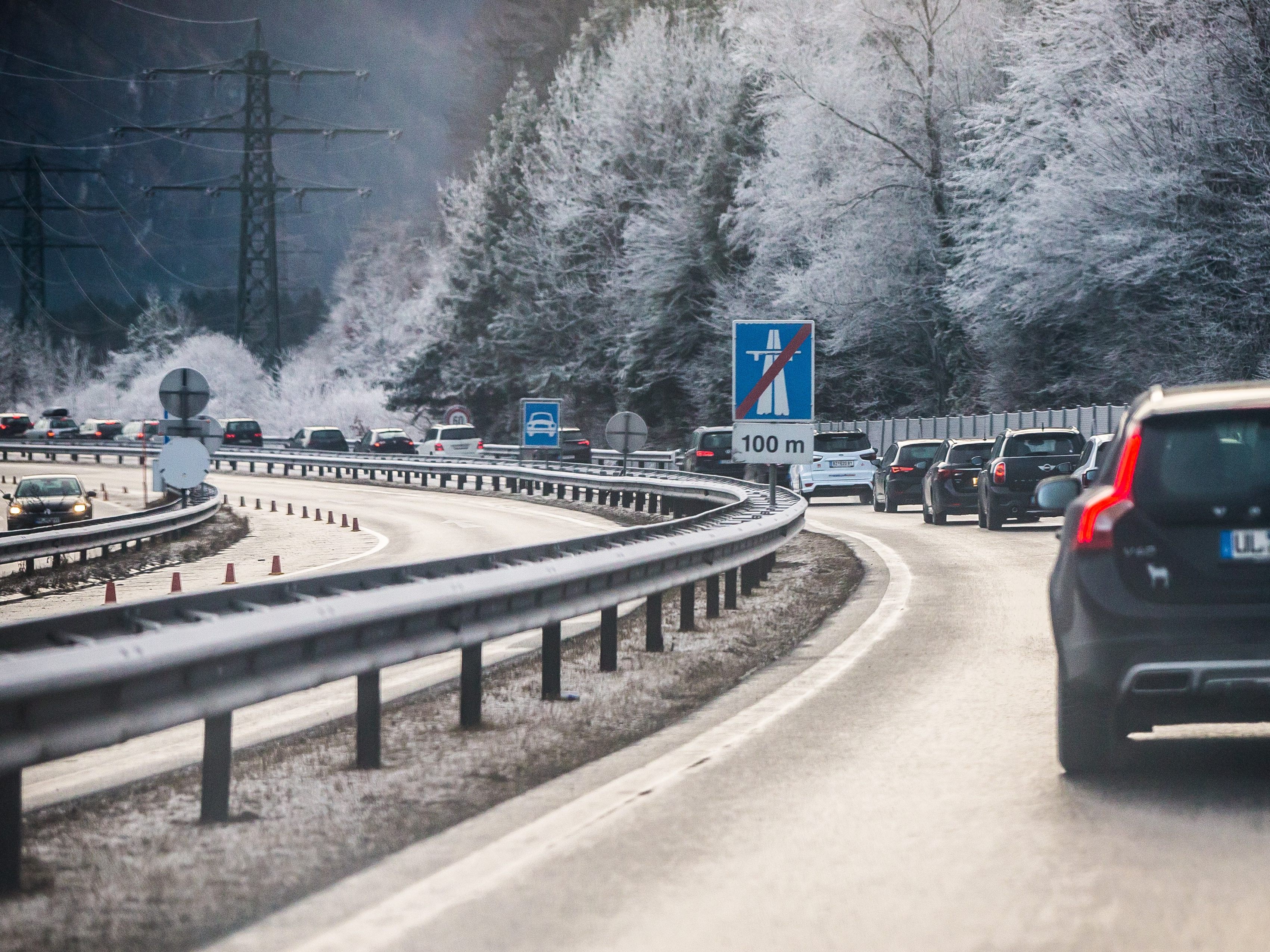 Staus am Arlberg adé: Vorarlberg stemmt sich mit strikten Sperrmaßnahmen gegen den alljährlichen Verkehrsinfarkt.