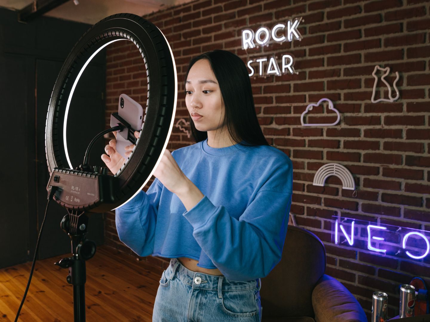 Influencer sollen künftig strengeren Regeln unterliegen, fordern Konsumentenschützer.