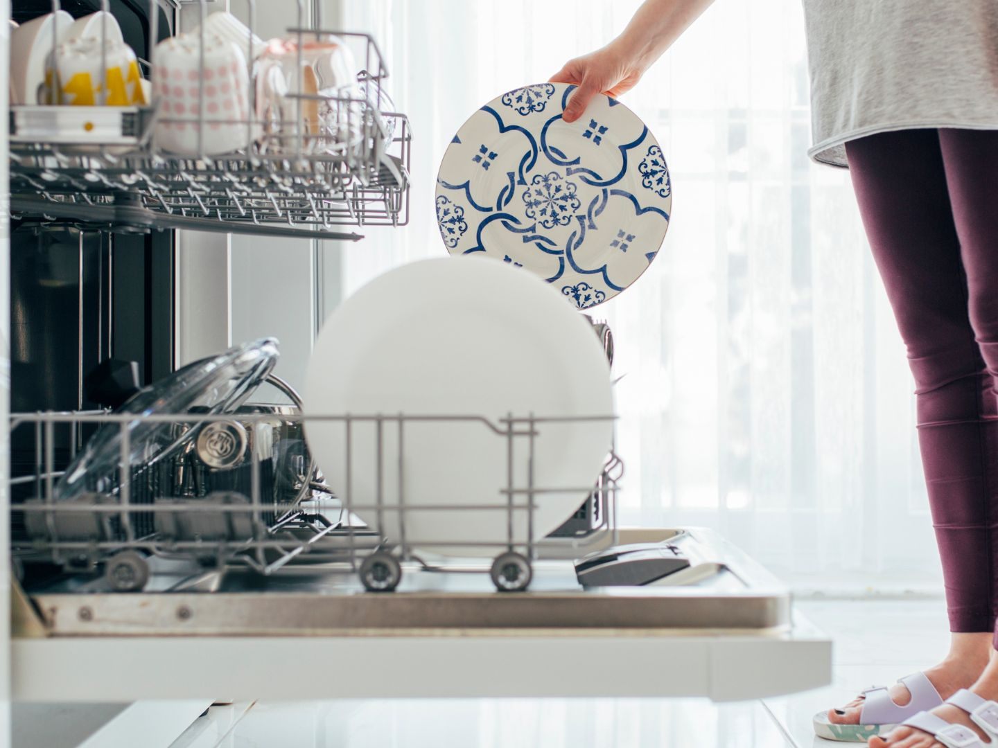 Homeoffice: Geschirrspüler ausräumen kann arbeitsrechtlich heikel sein