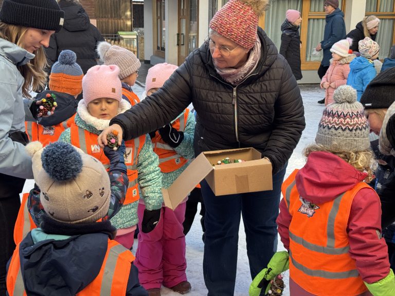 Christbaum schmücken, Vorarlberg, Gaschurn, Kinder, Kindergarten, Spielgruppe, Famon