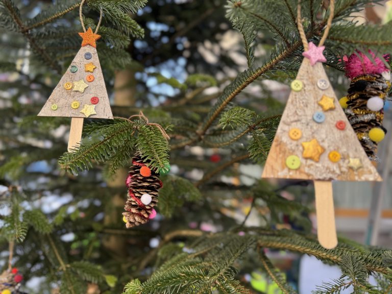 Christbaum schmücken, Vorarlberg, Gaschurn, Kinder, Kindergarten, Spielgruppe, Famon