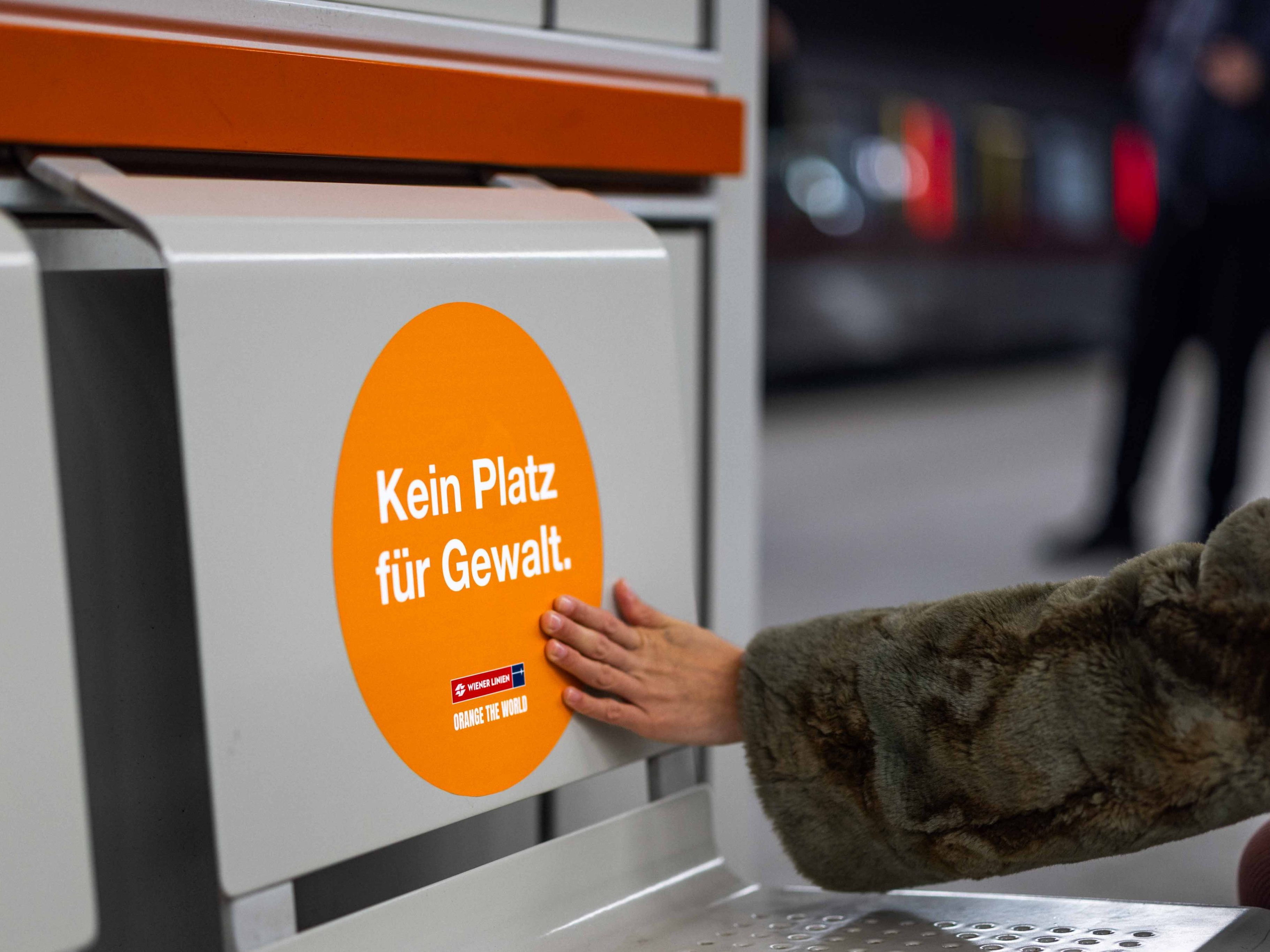 Die Wiener U3-Stationen behalten die Sticker vorerst.