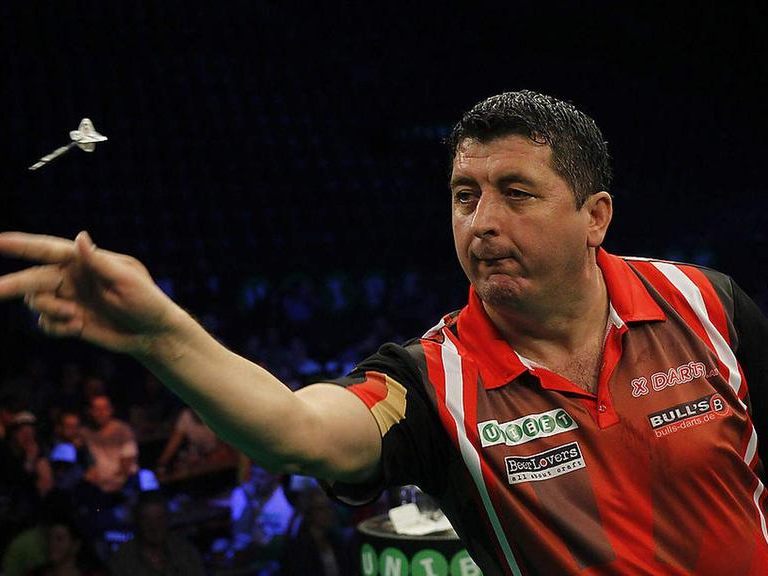 Mensur Suljovic steht in Runde Drei der Darts-WM.