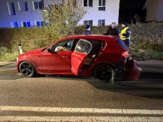 In Sollenau wurde eine Jugendgruppe beim versuchten Autodiebstahl festgenommen.