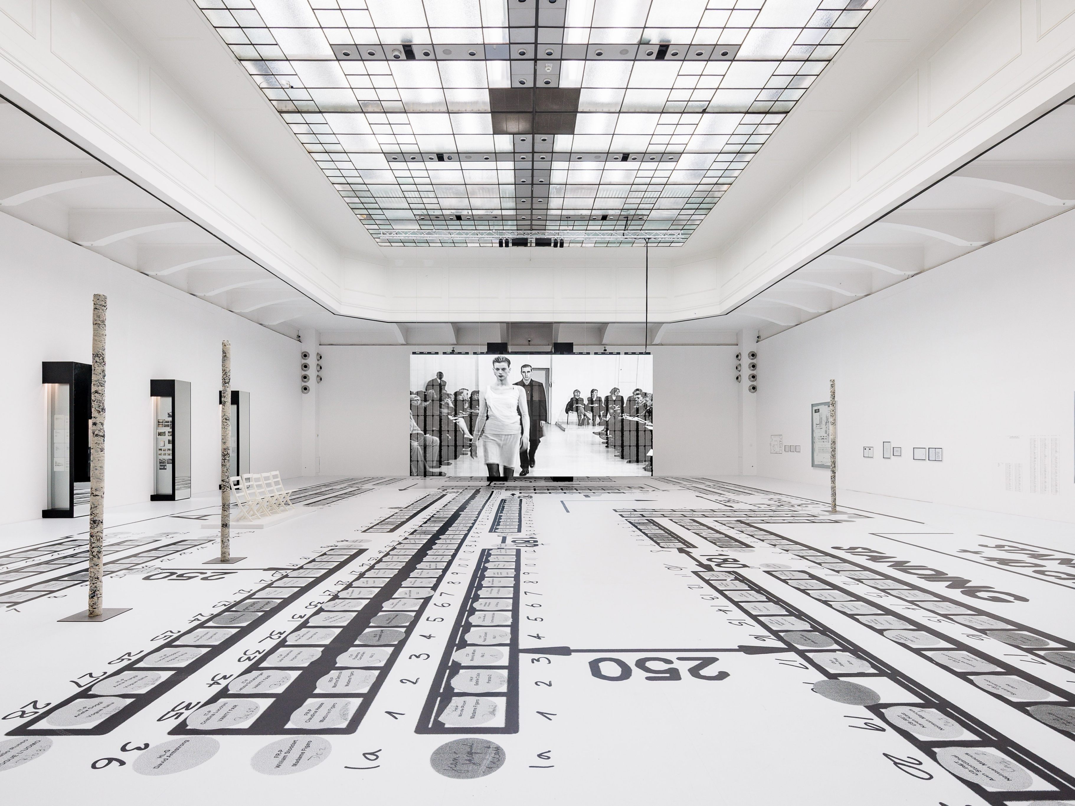 MAK Ausstellungsansicht, 2025 / Kapitel SÉANCE DE TRAVAIL HELMUT LANG. SÉANCE DE TRAVAIL 1986–2005 / Excerpts from the MAK Helmut Lang Archive MAK Ausstellungshalle