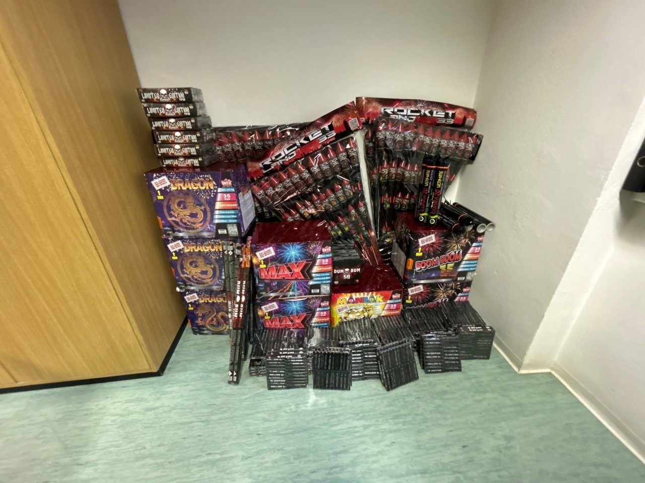 Über 3.000 illegale Feuerwerkskörper bei Grenzkontrollen entdeckt.