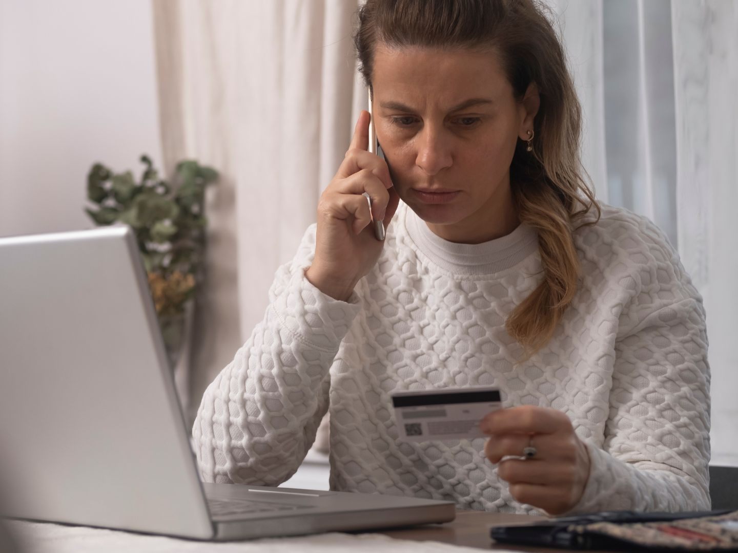 Immer mehr Österreicher werden Opfer von Online-Finanzbetrug.