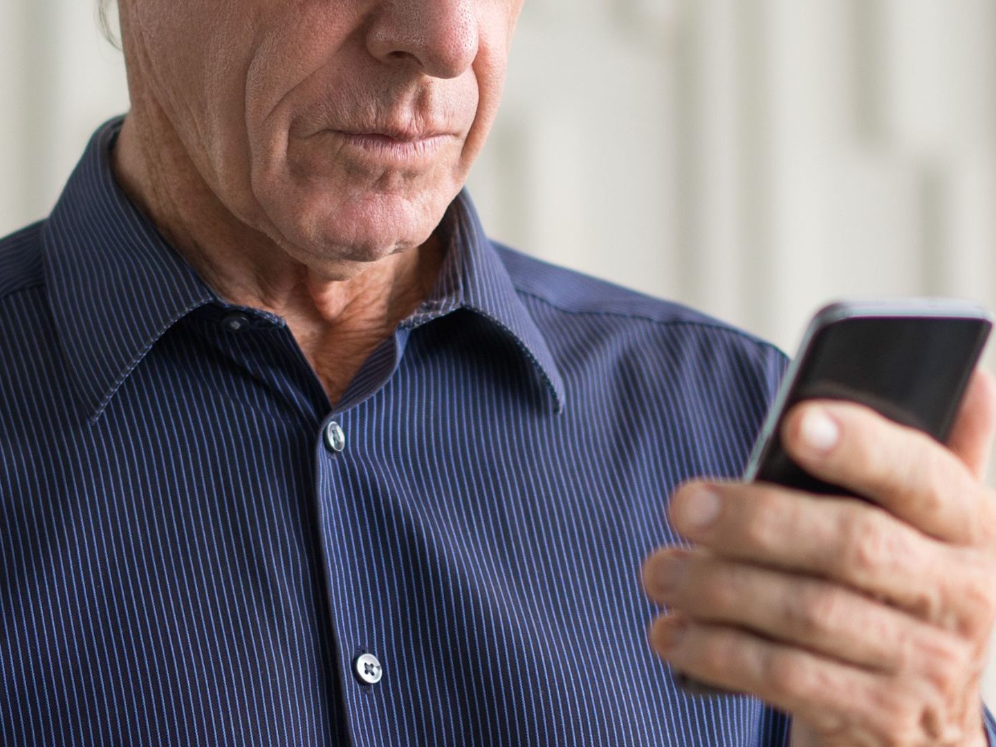 Der 64-Jähriger klickte auf einen Link in der Fake-SMS und geriet auf eine gefälschte Webseite.