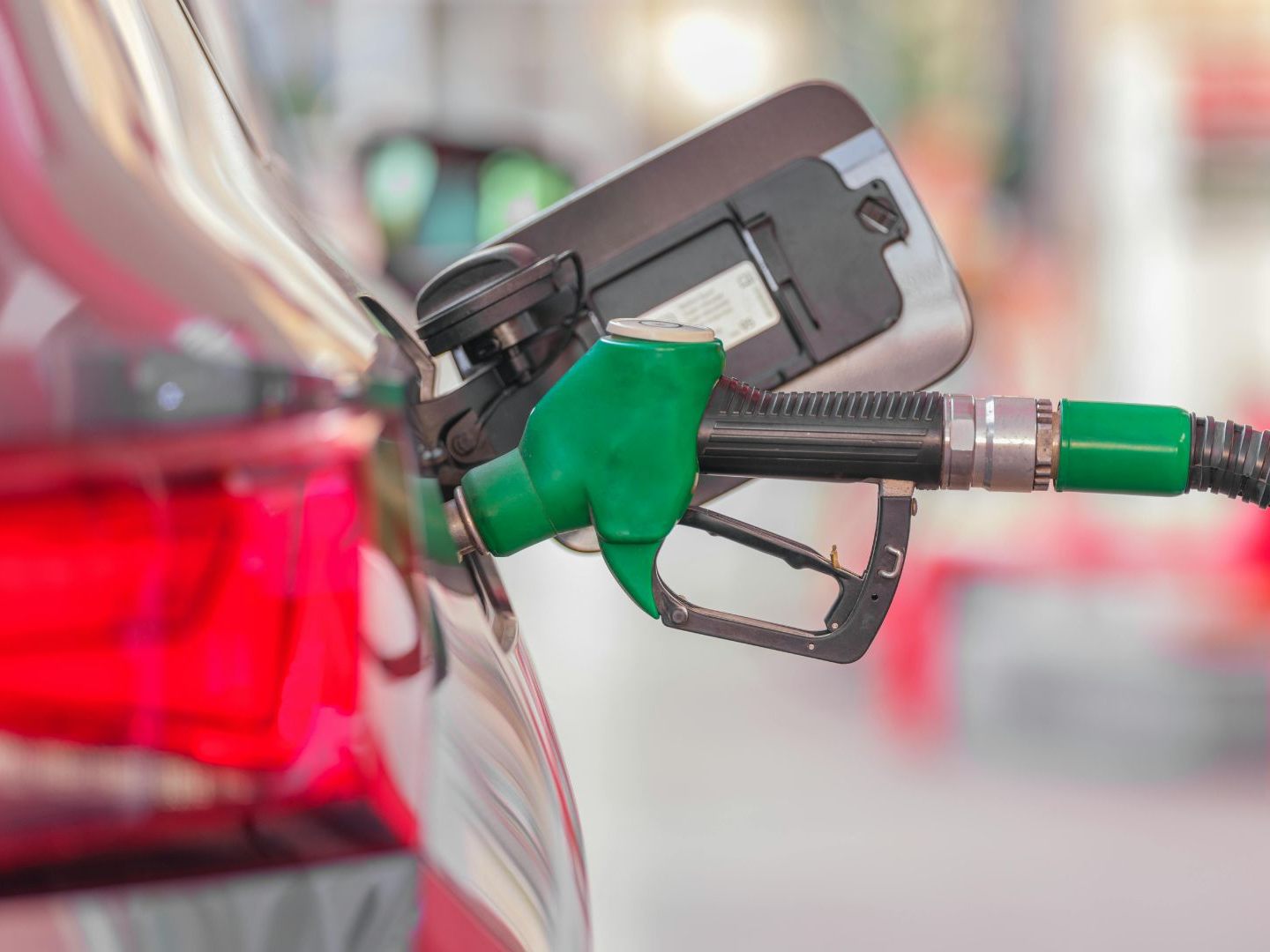 Warum du auch bei JET guten Sprit bekommst – und teurer Kraftstoff oft keinen Vorteil bringt.