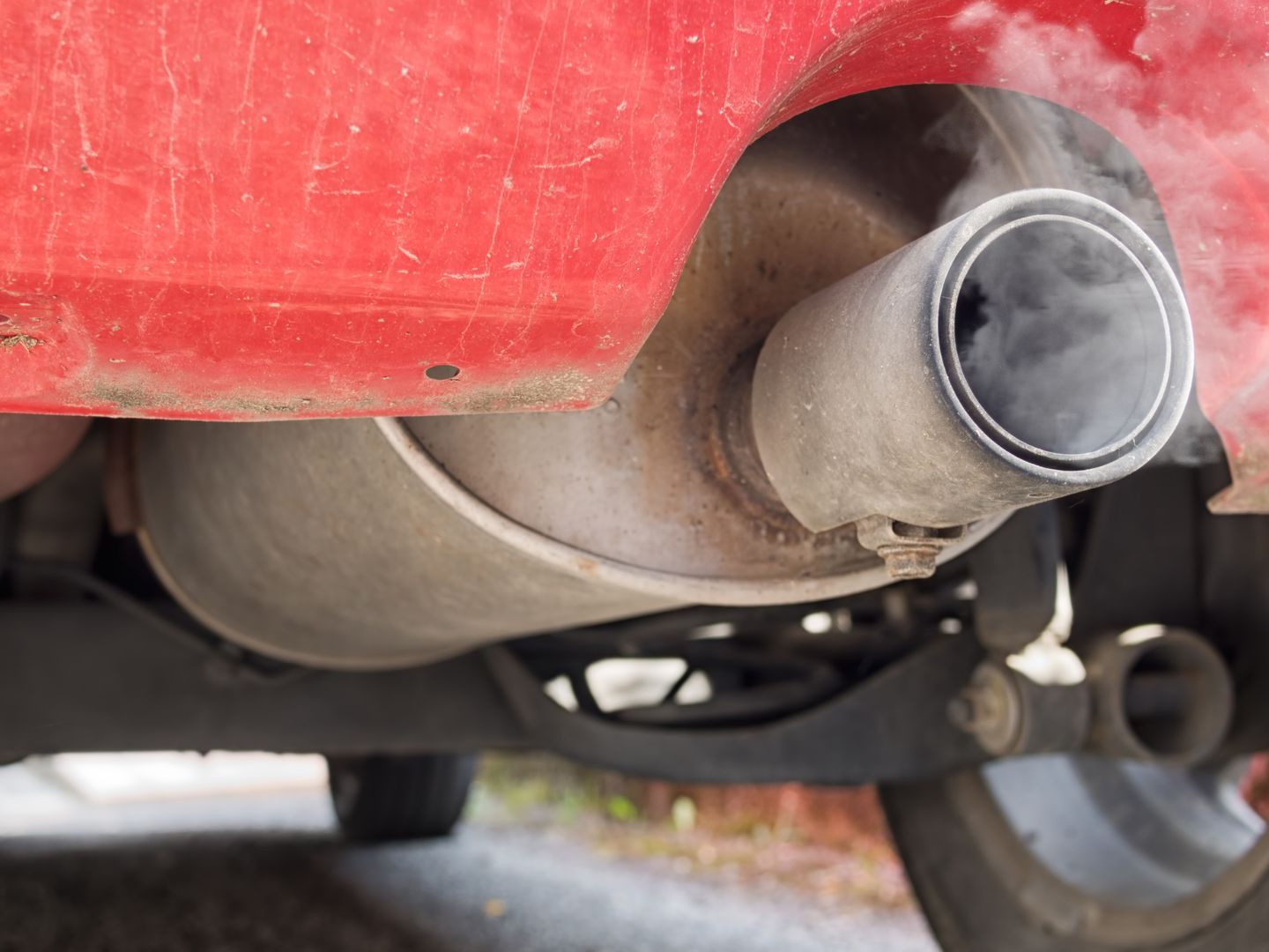 Die EU denkt über eine Lockerung der CO2-Ziele für Neuwagen ab 2035 nach. Die Autoindustrie fordert ein Ende des Verbrenner-Verbots.