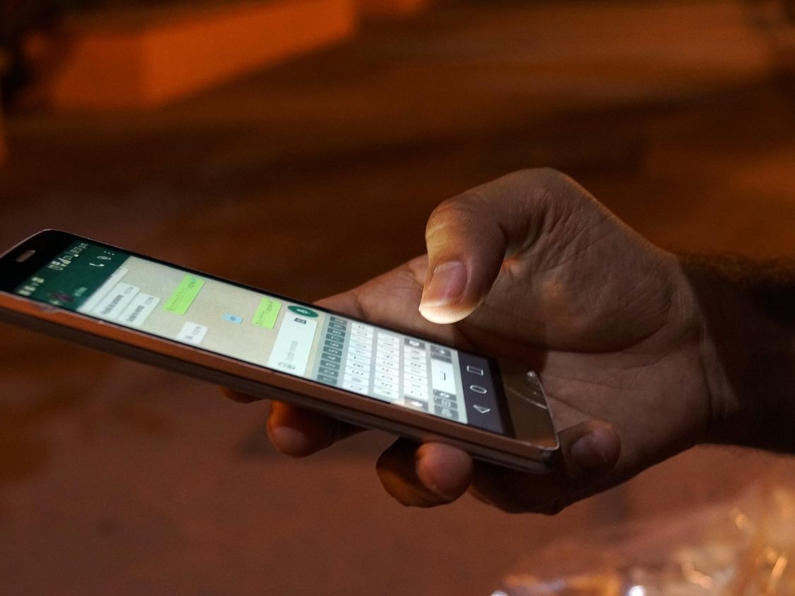 Scharfe Kritik gibt es an der Zustimmung Österreichs zur Chatkontrolle.