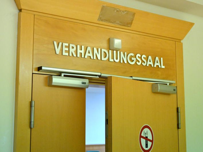 Prozess um einen Steinwurf von einer Wiener Straßenbrücke.