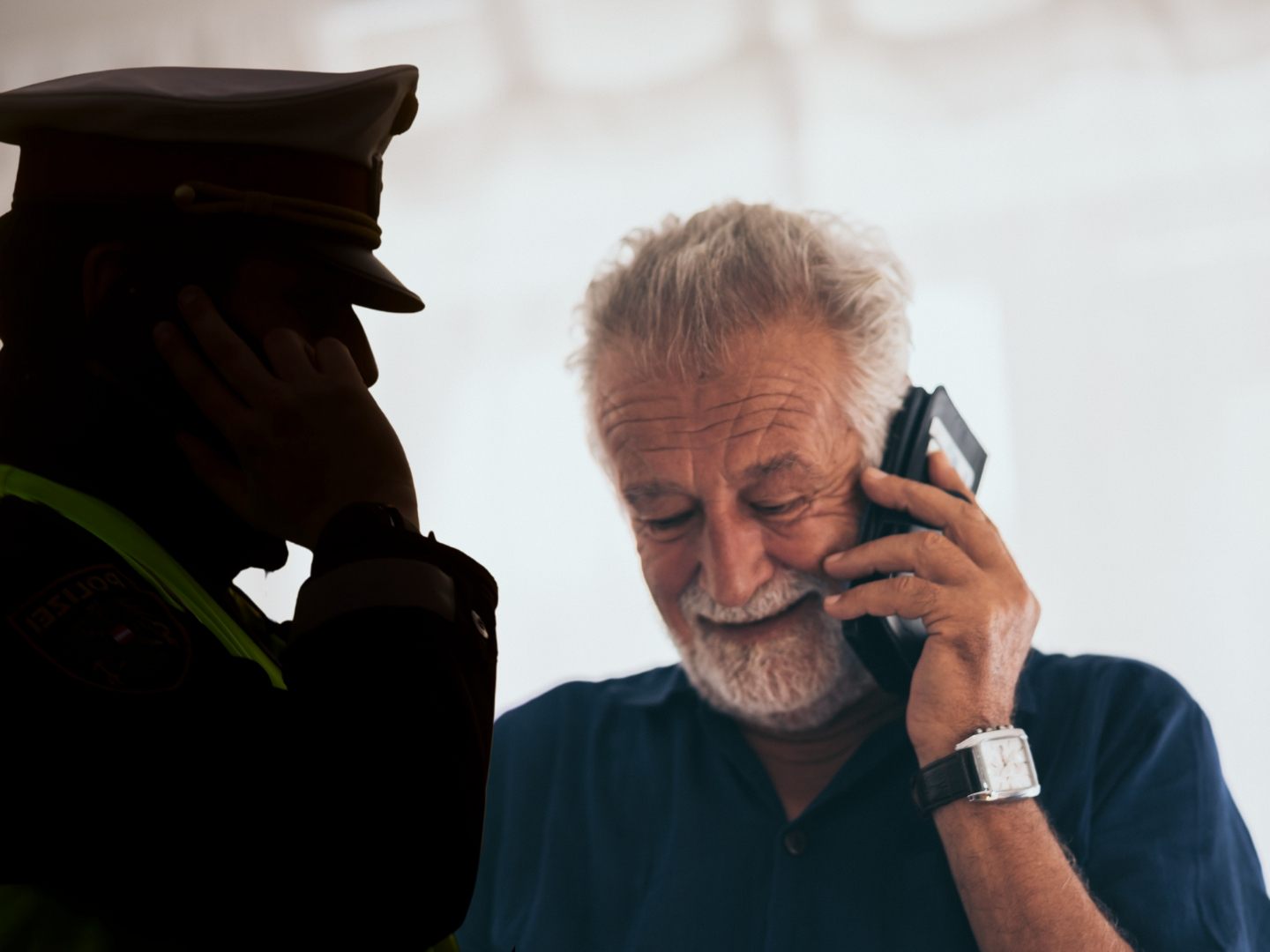 Die Polizei warnt vor einer aktuellen Serie von Schockanrufen, bei denen sich Betrüger am Telefon als Polizisten ausgeben und versuchen, an Bargeld und Wertsachen zu gelangen.