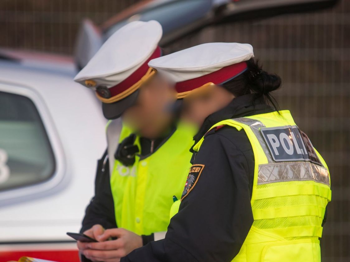 Brutaler Angriff vor Lokal in Dornbirn: 22-Jähriger schwer verletzt.