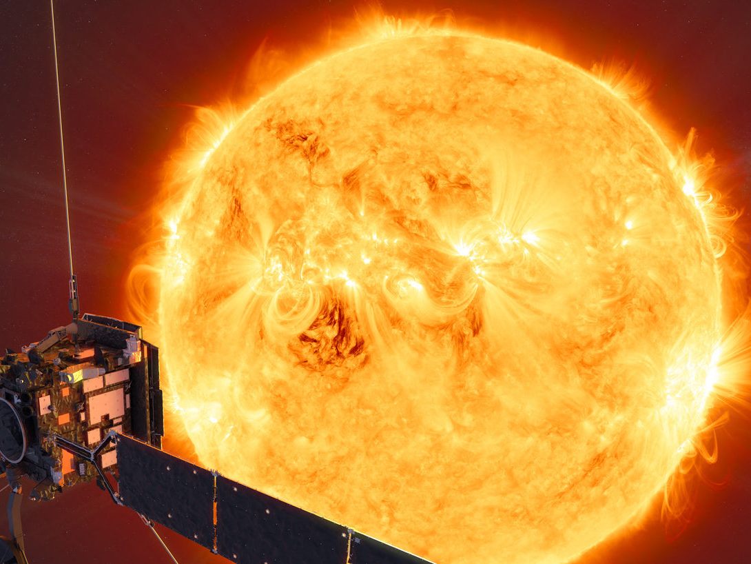 Visualisierung der ESA-Mission: Eine Raumsonde beobachtet Sonnenflecken und Eruptionen auf der brodelnden Sonnenoberfläche.