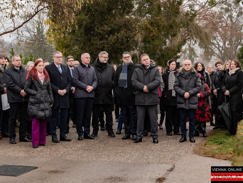 Auch Vertreter aus Politik nahmen an der Beisetzung teil.