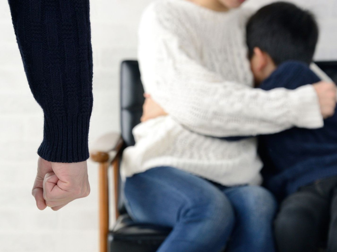 m Akutfall immer die Polizei rufen - Opferschutzeinrichtungen beraten nicht nur Betroffene selbst, sondern auch besorgte Außenstehende. (Symbolbild)